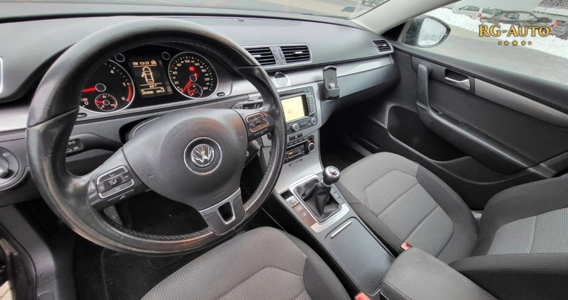 Volkswagen Passat cena 33900 przebieg: 240000, rok produkcji 2011 z Skawina małe 704